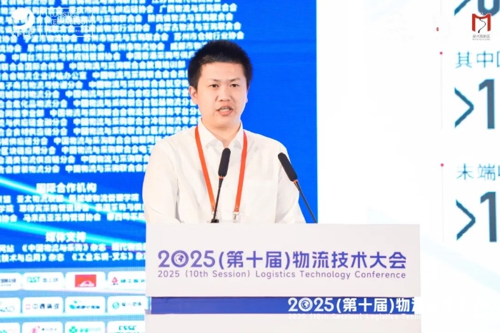 黄一潇.jpg