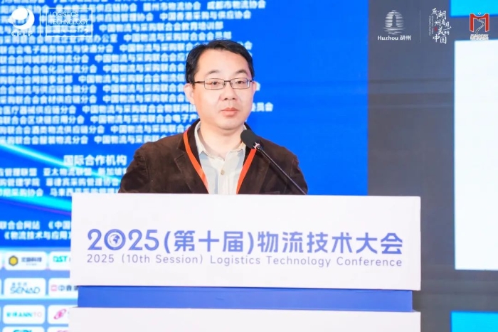周鑫.jpg